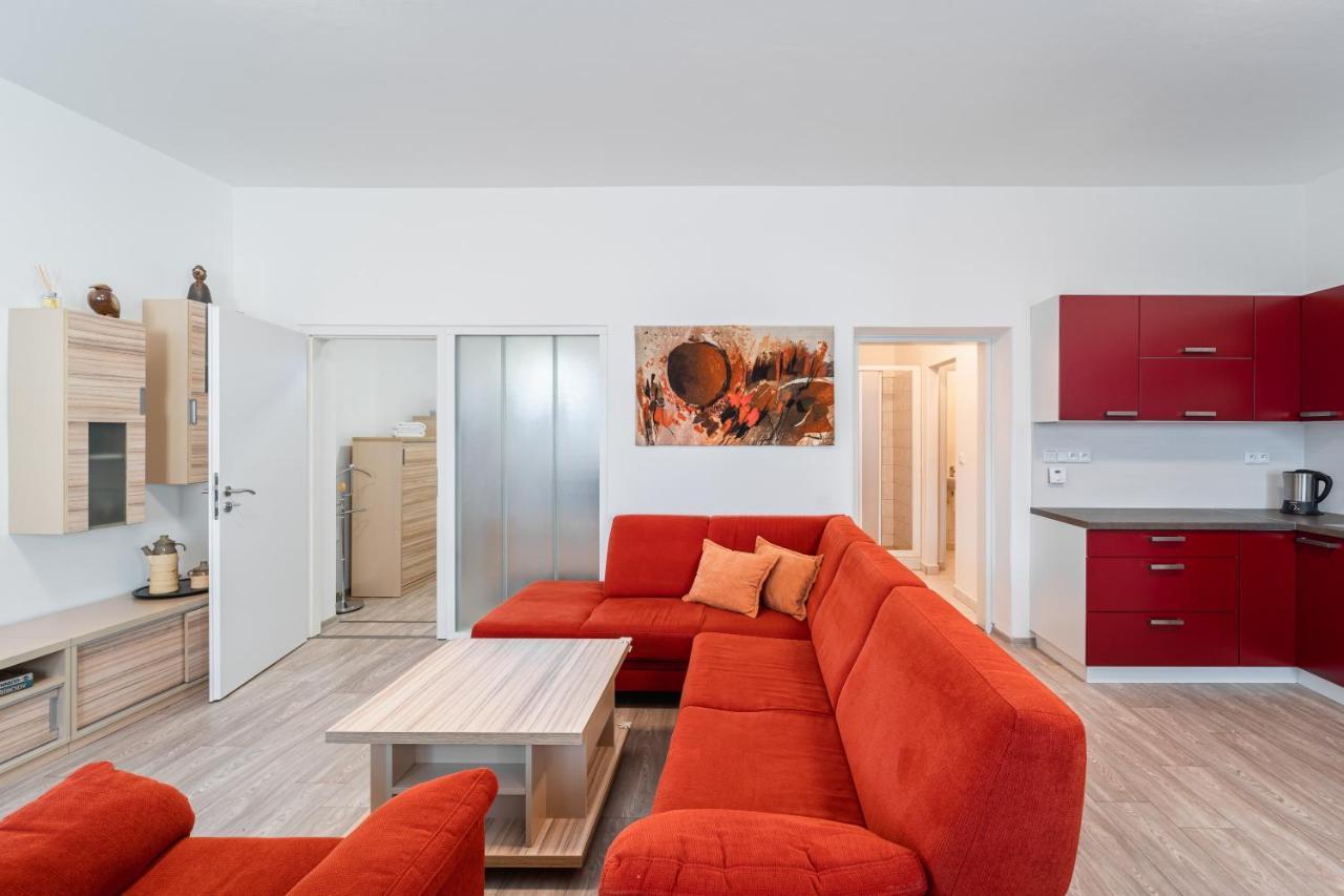 Apartment Yogiam スラフコフ・ウ・ブルナ エクステリア 写真