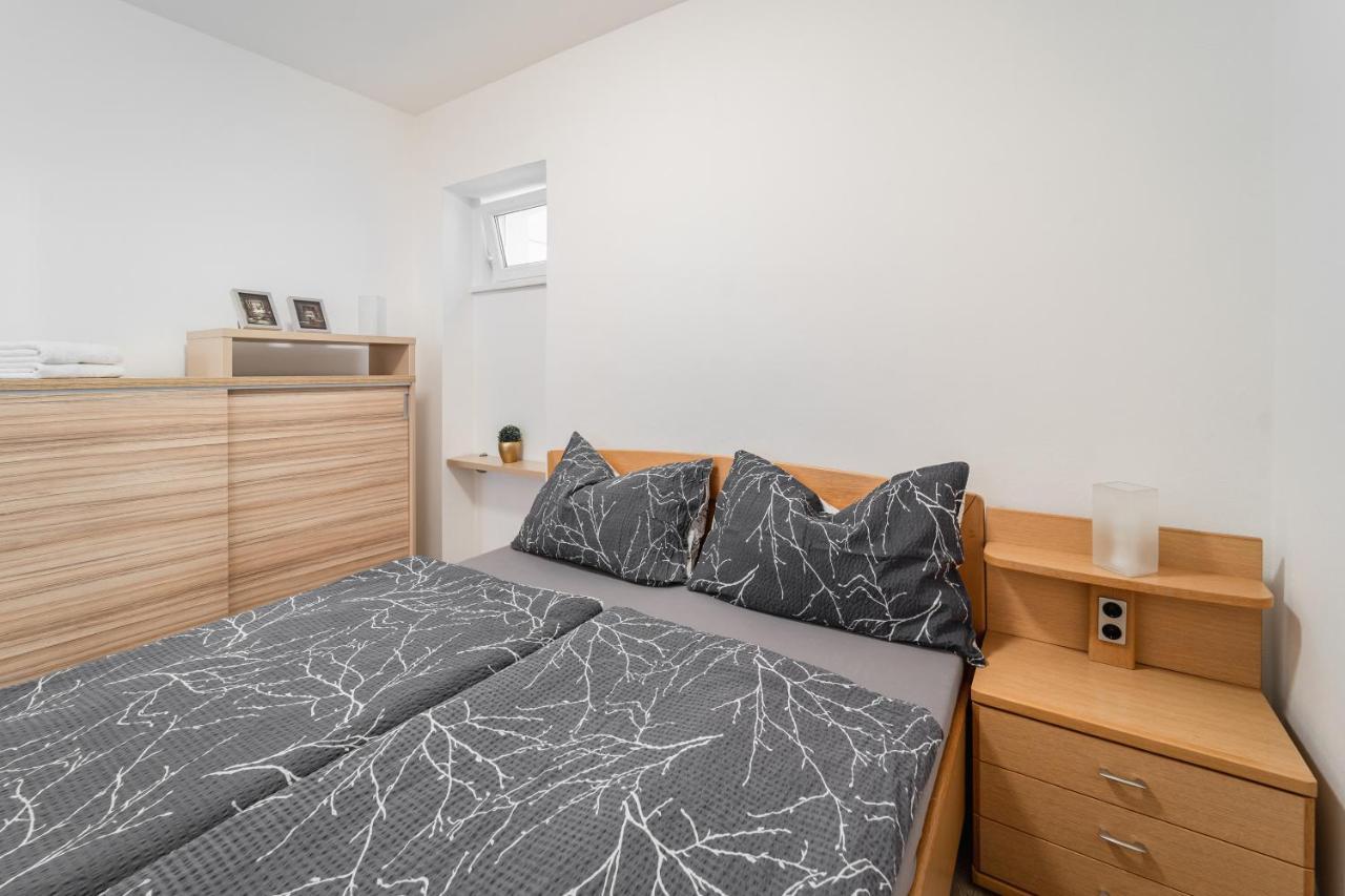 Apartment Yogiam スラフコフ・ウ・ブルナ エクステリア 写真